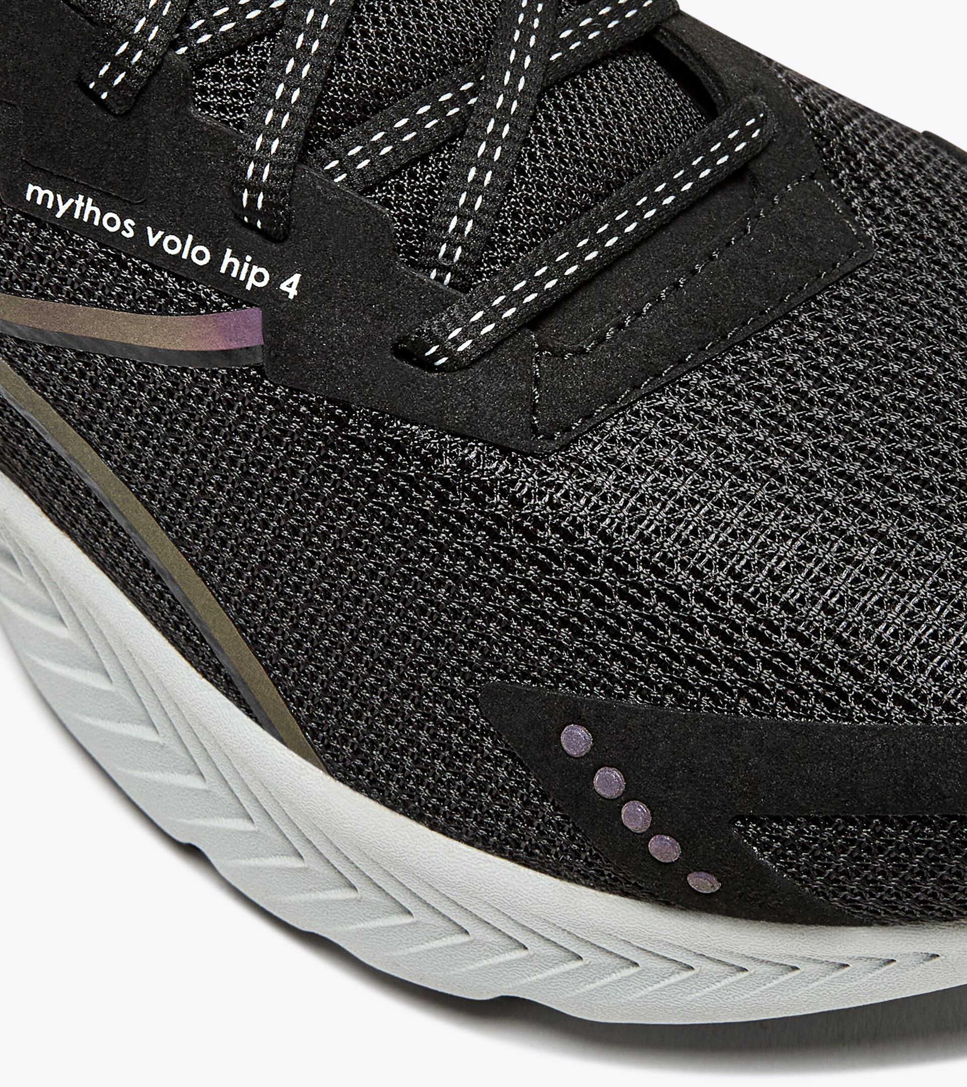 Diadora Men's Mythos Blushield Volo 4 HIP Black Silver - Image 3