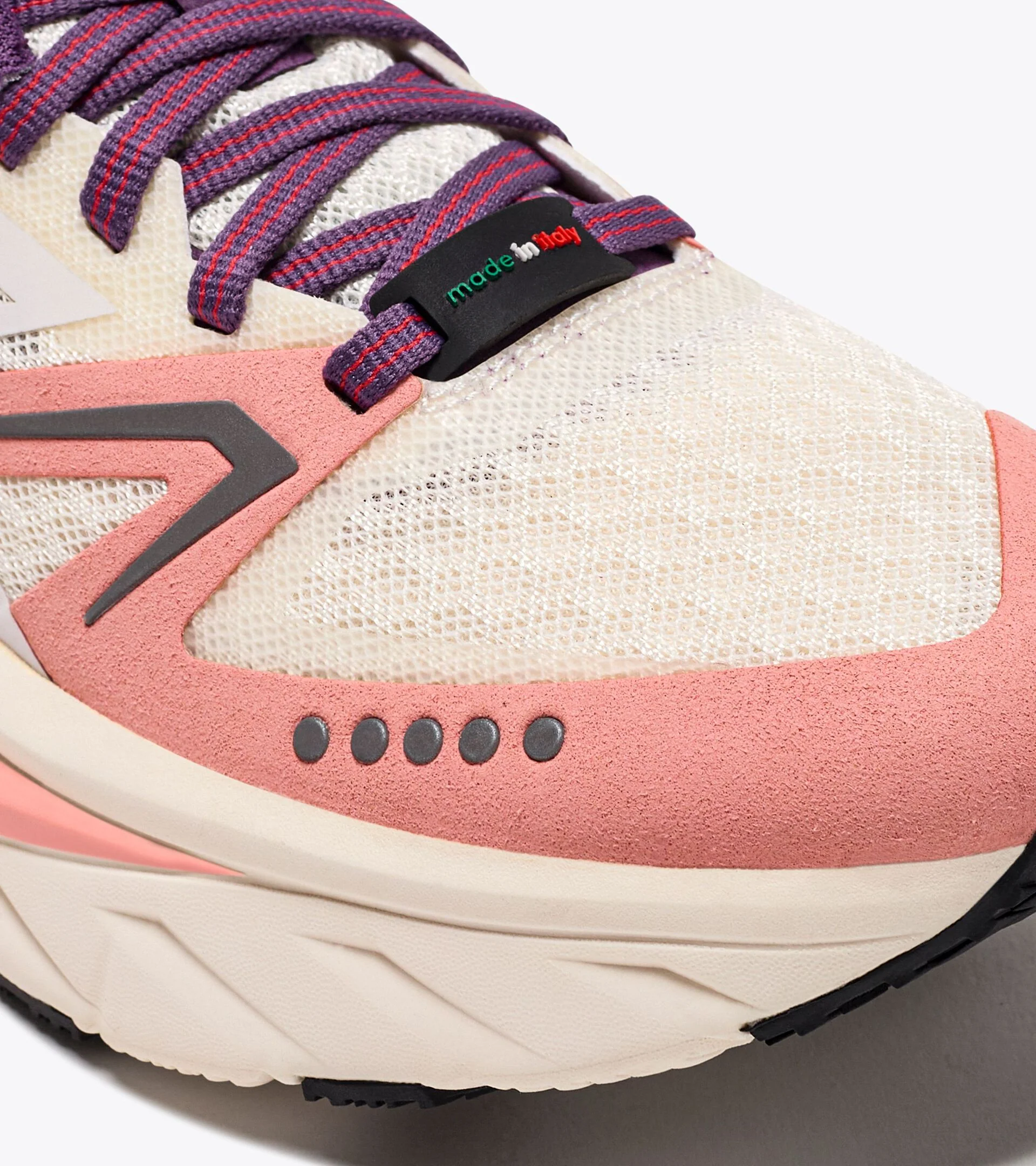 Diadora Women's Atomo v7000 2 Whisper White Peach Amber - Image 3