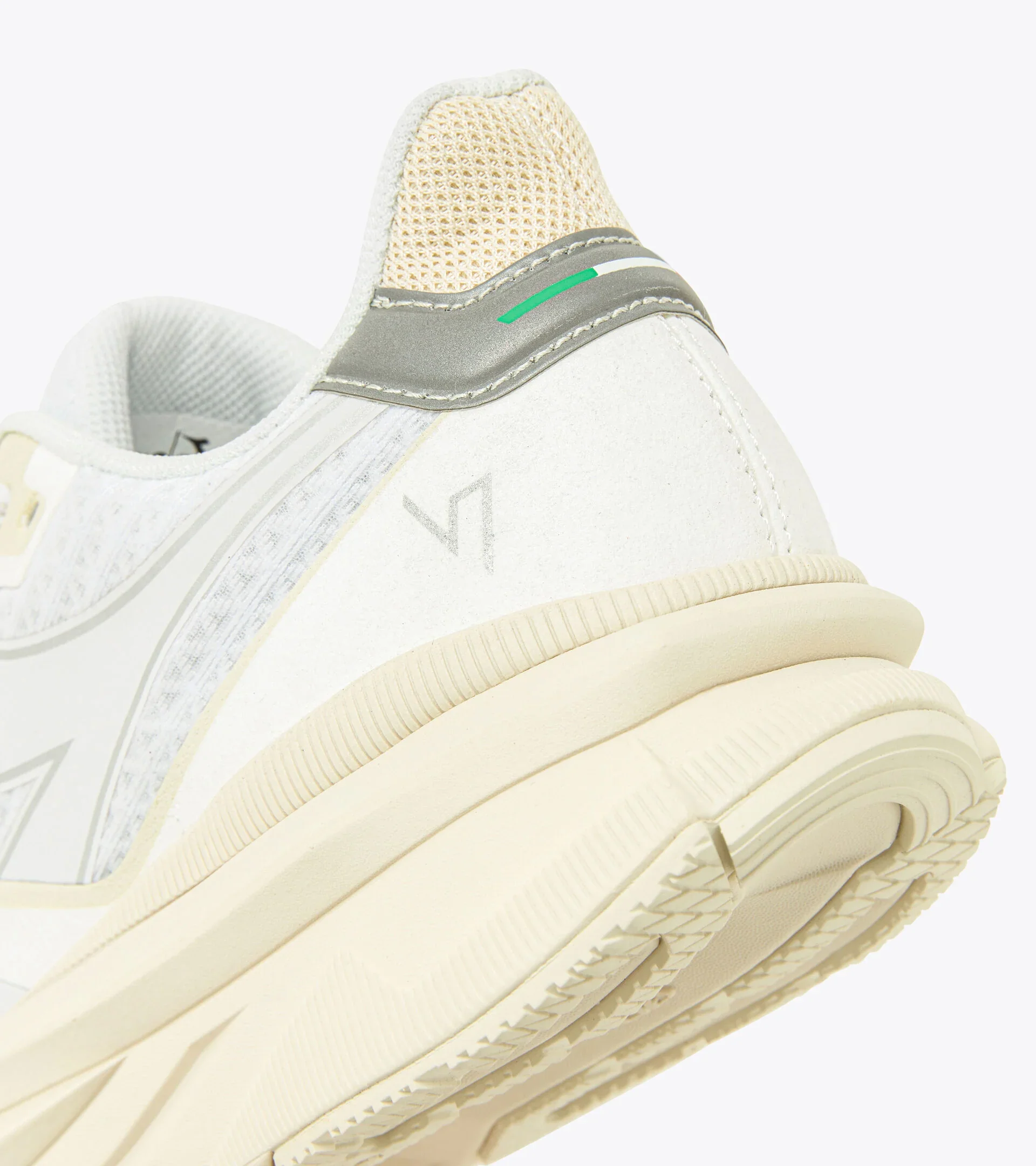 Diadora Women's Atomo V7000 White White Whisper White - Image 5