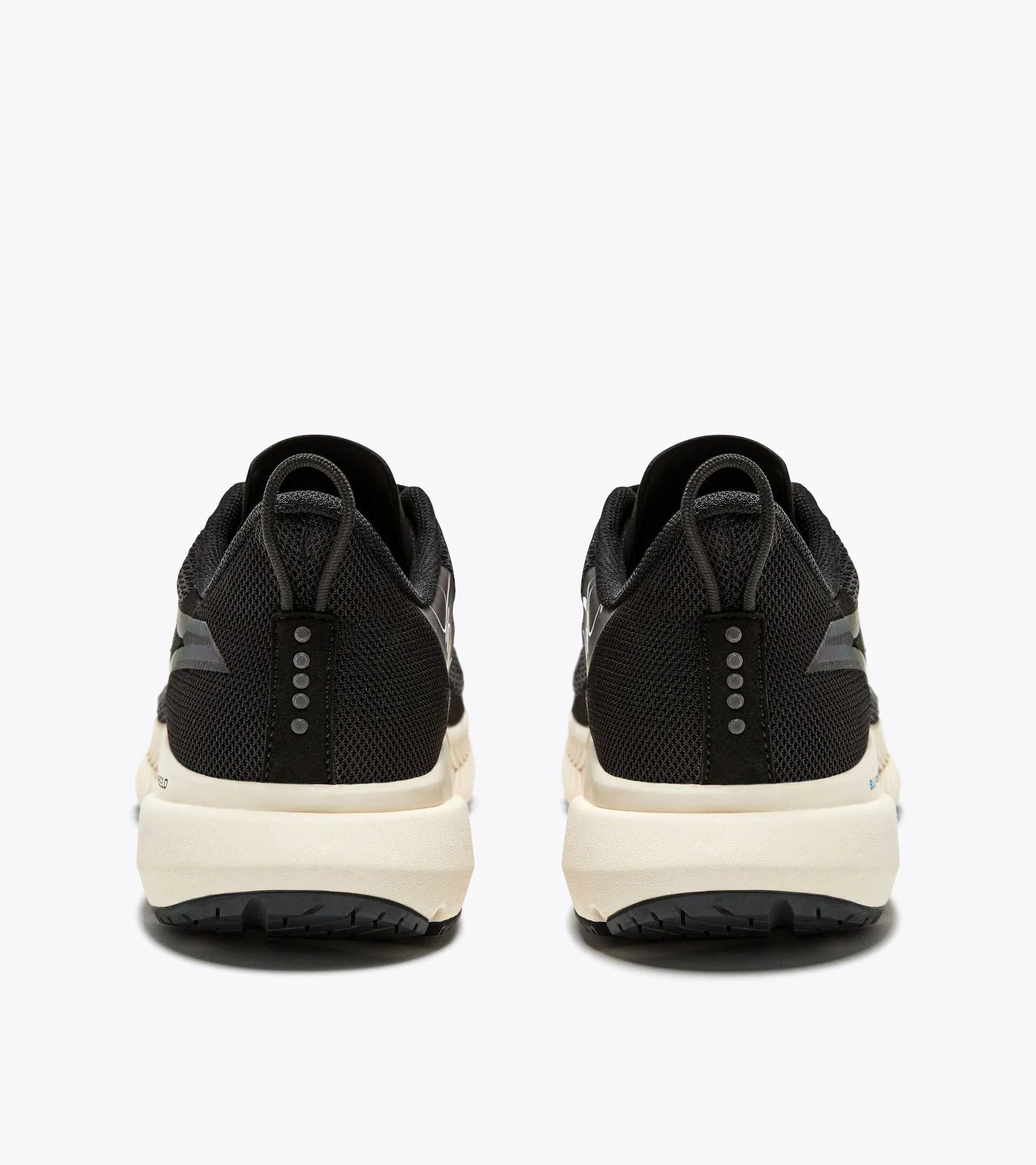 Diadora Women's Mythos Blushield Volo 4 HIP Black Whisper White - Image 2