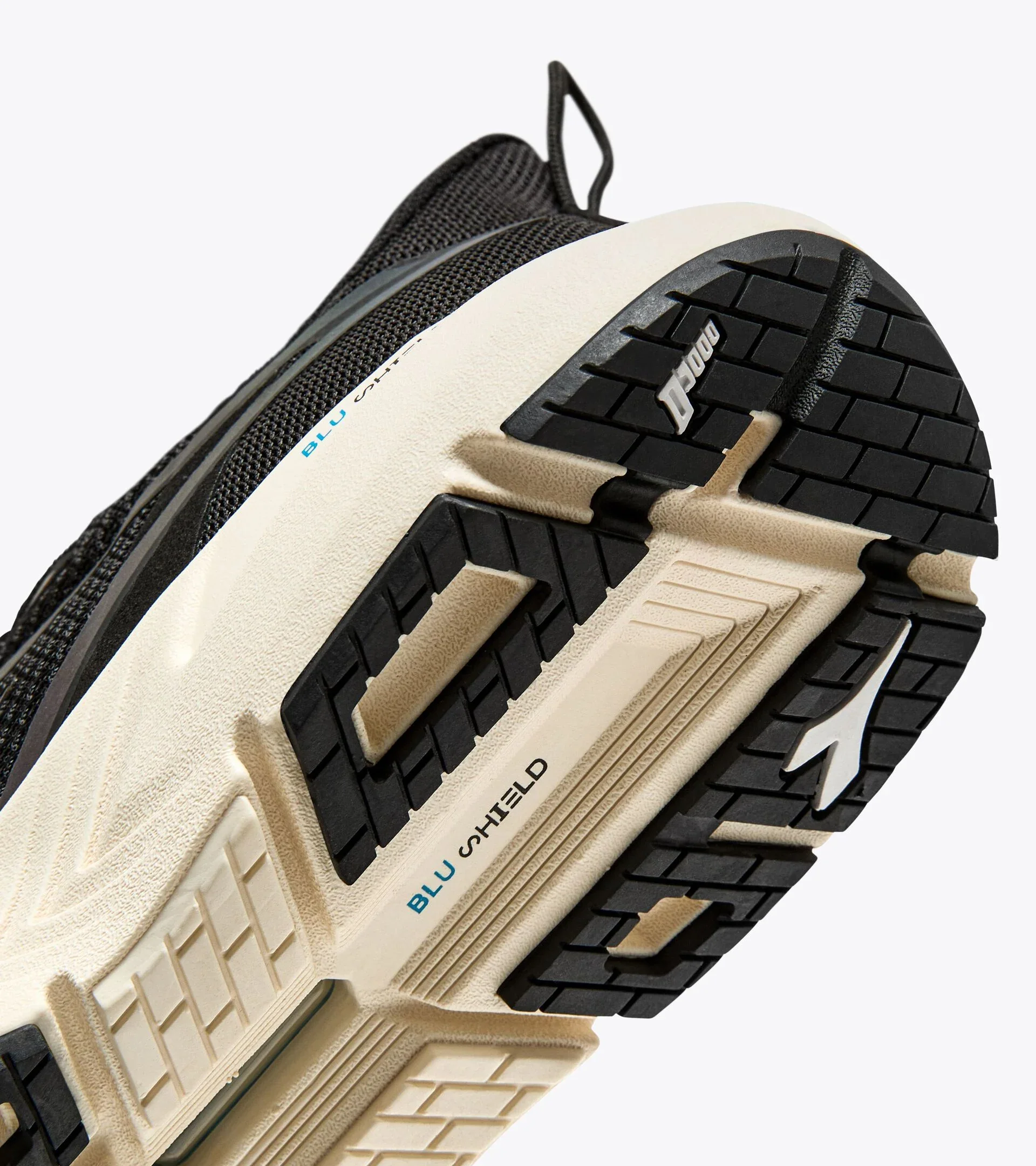 Diadora Women's Mythos Blushield Volo 4 HIP Black Whisper White - Image 4