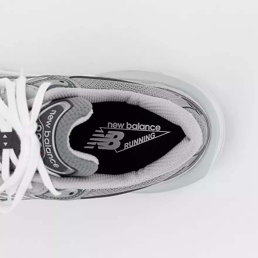 New Balance Women’s W990GL6 Grey - Image 5