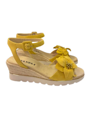 Vaneli Women's Crown Yellow Suede - Image 4